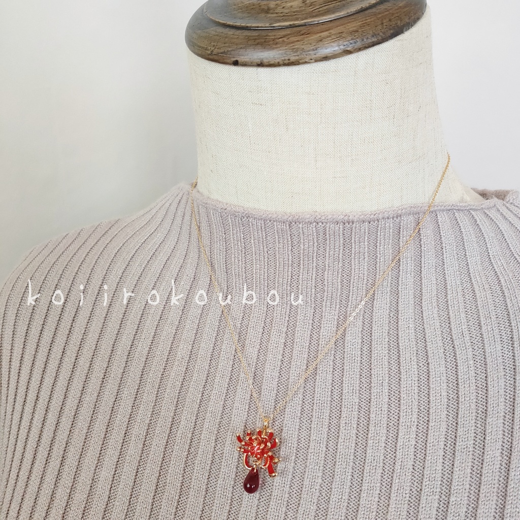 紅い彼岸花のペンダント