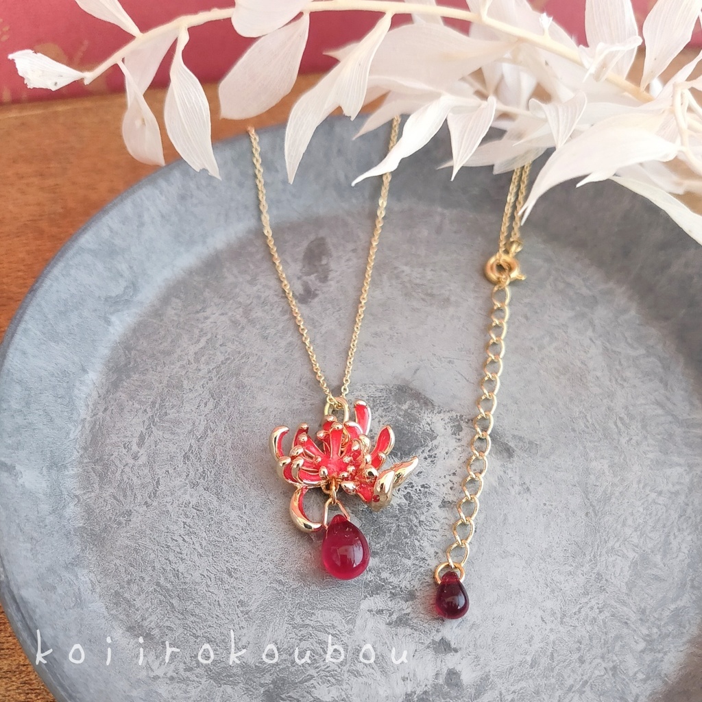 紅い彼岸花のペンダント