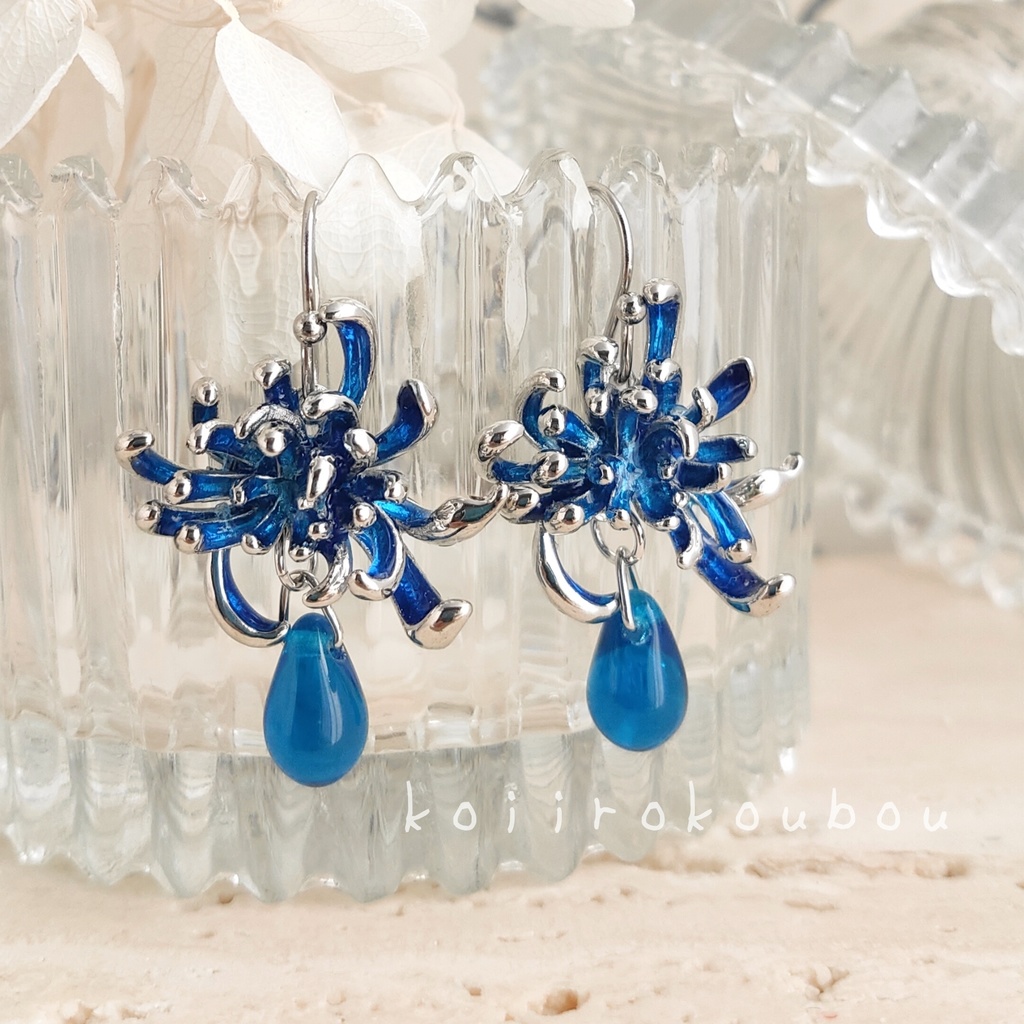 青い彼岸花のピアス（シルバータイプ）