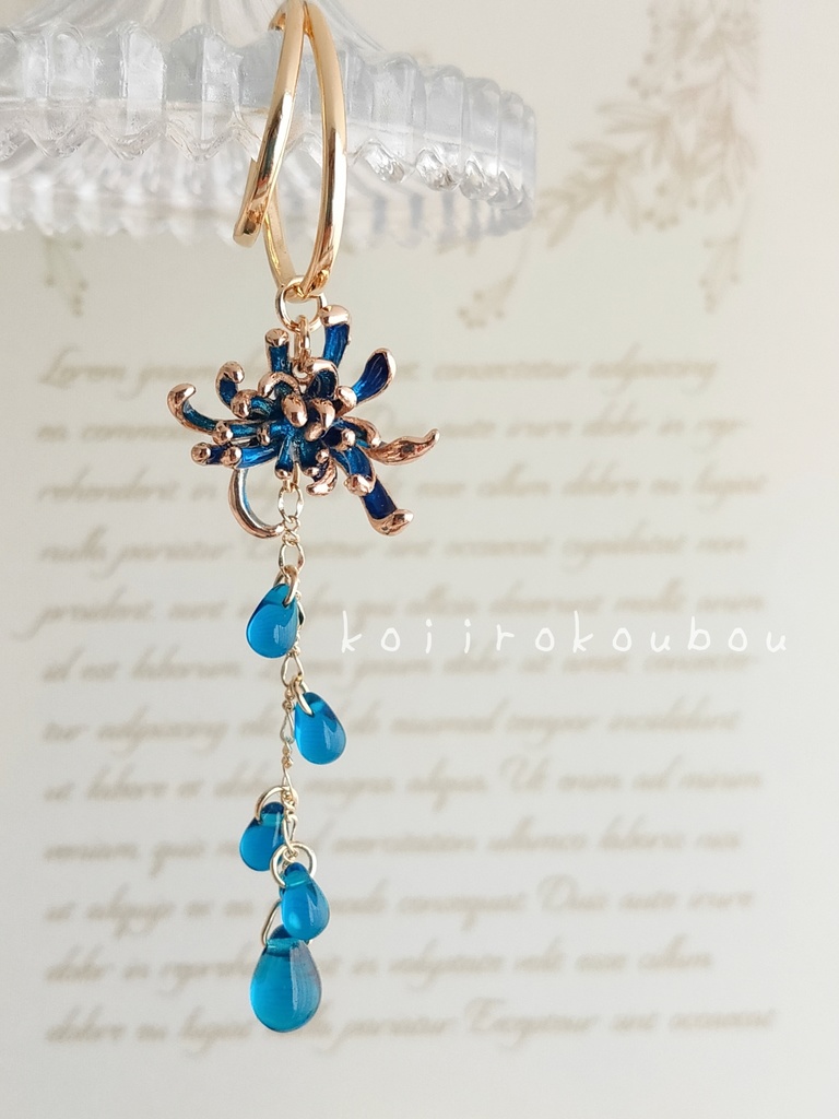 青い彼岸花のイヤーカフⅢ