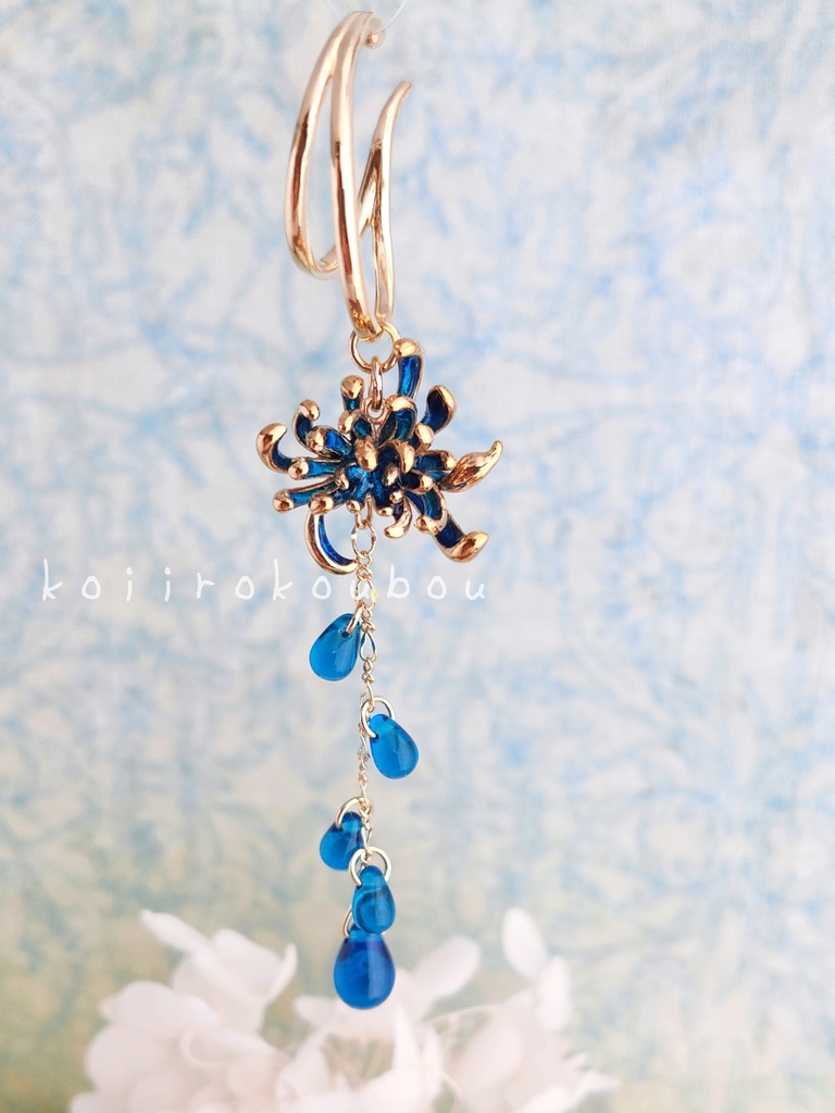 青い彼岸花のイヤーカフⅢ