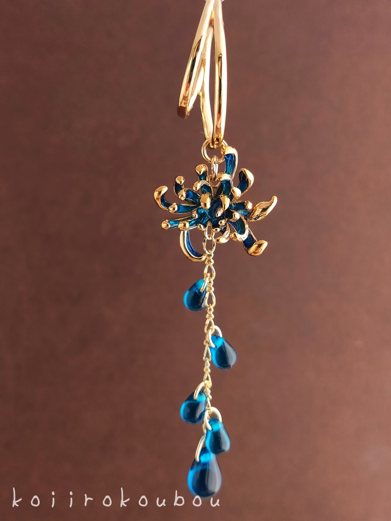 青い彼岸花のイヤーカフⅢ