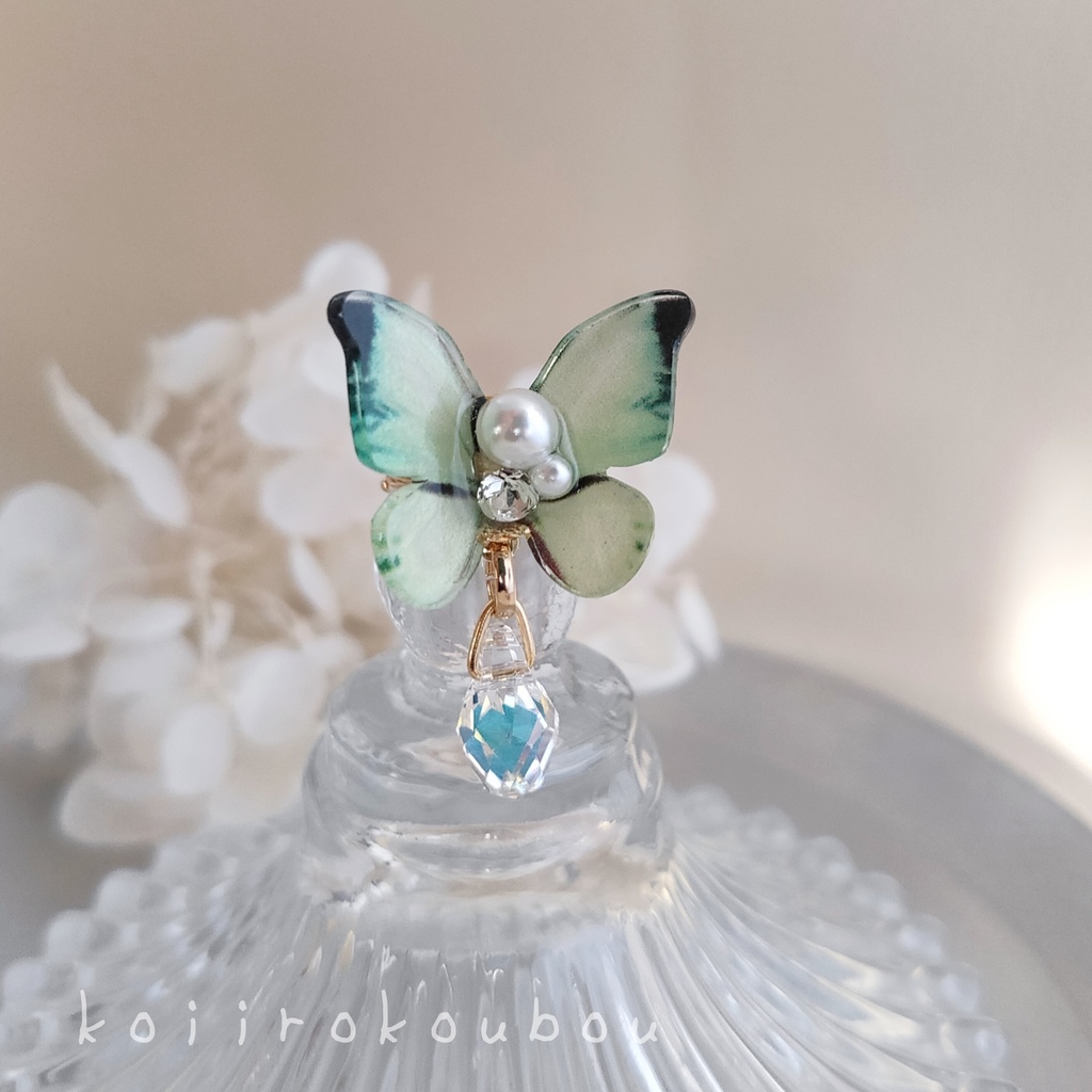 萌黄色 蝶のイヤーカフ