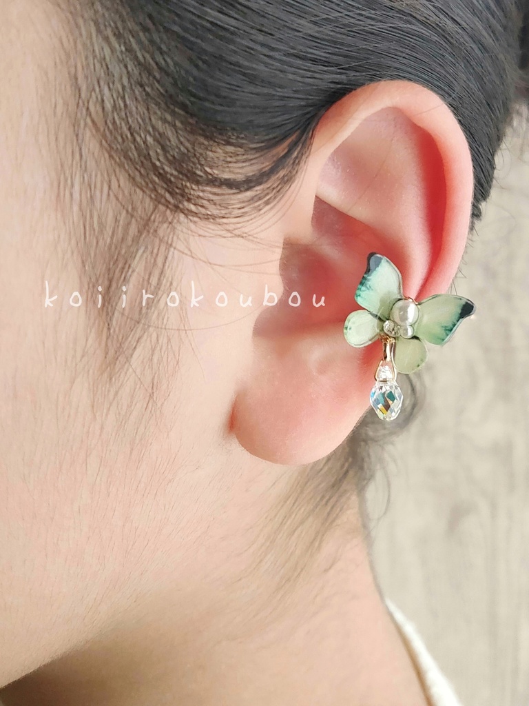 萌黄色 蝶のイヤーカフ