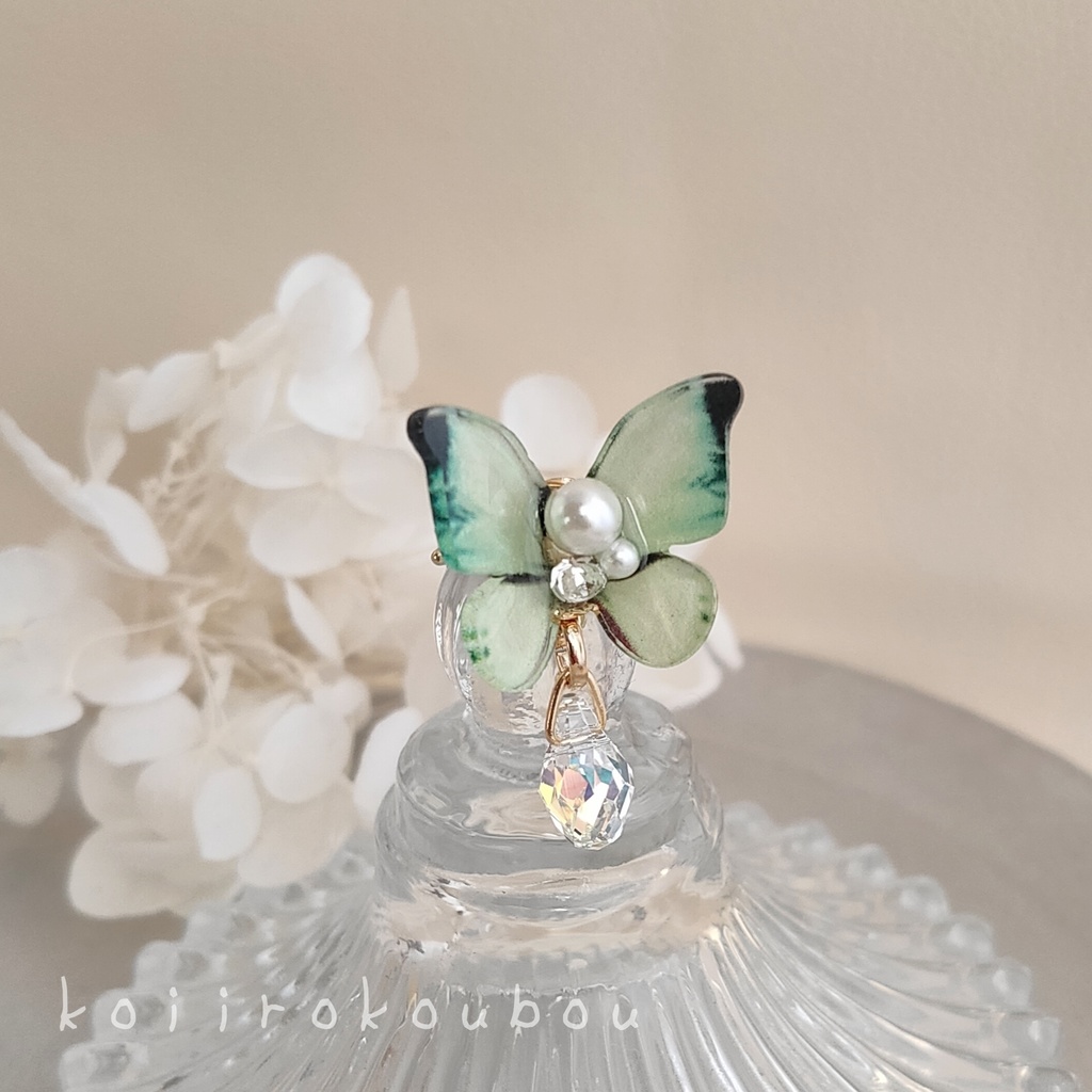 萌黄色 蝶のイヤーカフ