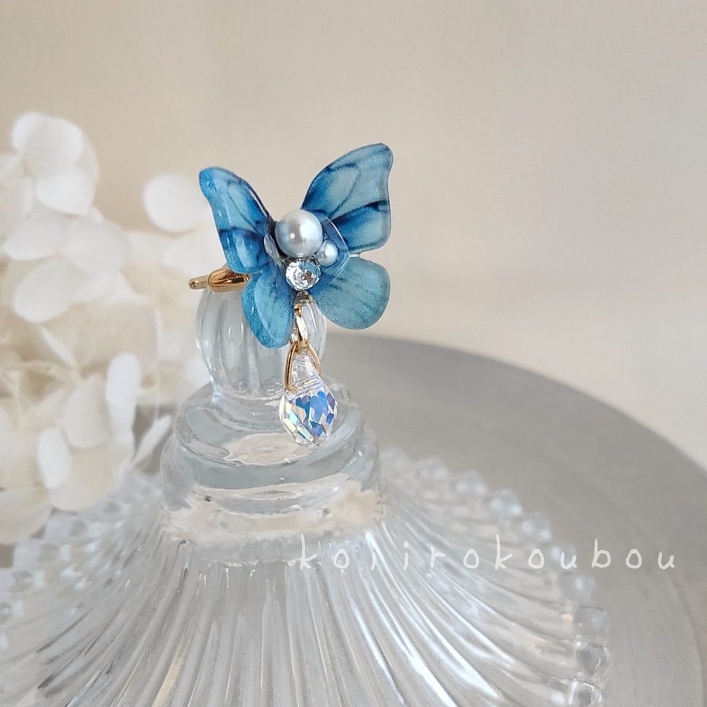 浅縹色 蝶のイヤーカフ