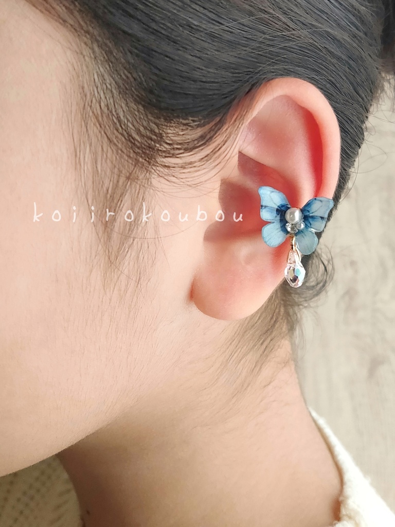 浅縹色 蝶のイヤーカフ