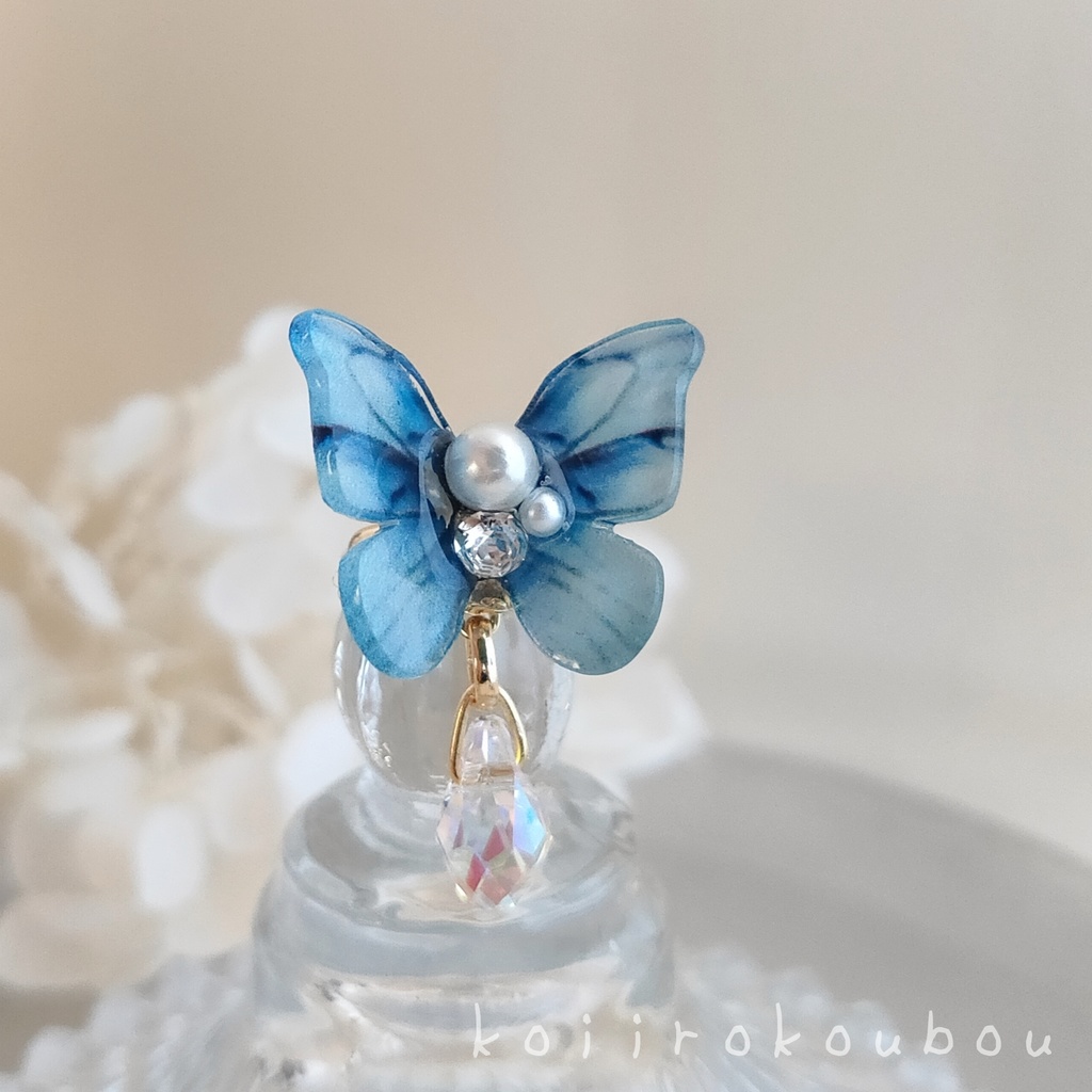 浅縹色 蝶のイヤーカフ