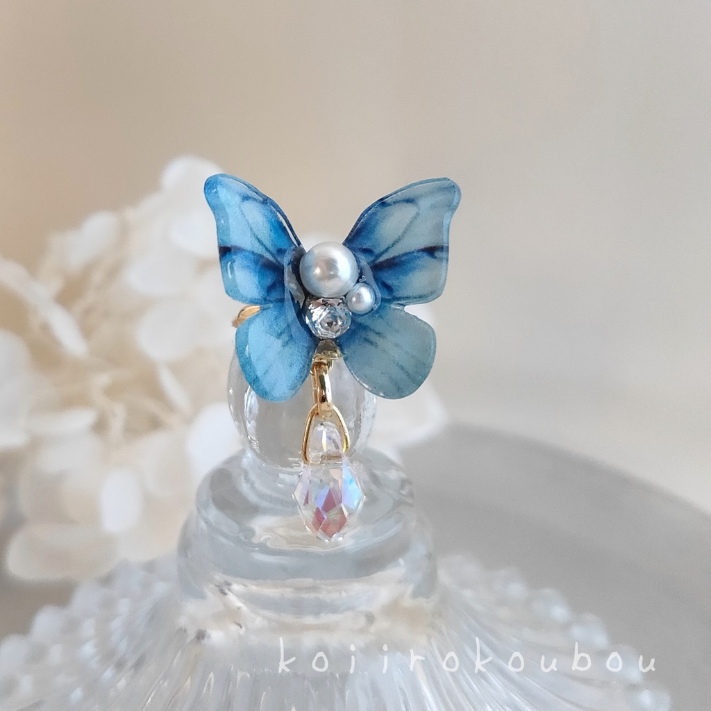 浅縹色 蝶のイヤーカフ