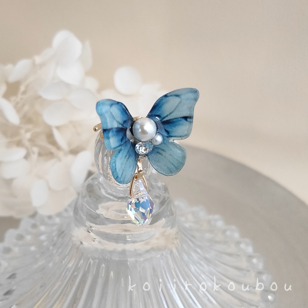 浅縹色 蝶のイヤーカフ