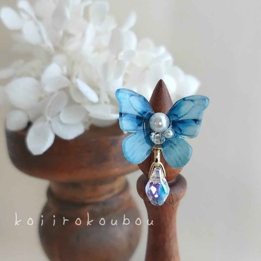 浅縹色 蝶のイヤーカフ