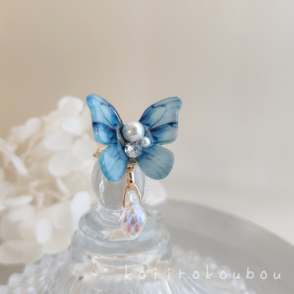 浅縹色 蝶のイヤーカフ