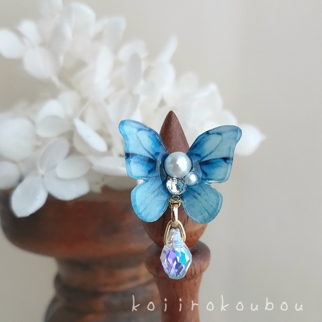 浅縹色 蝶のイヤーカフ