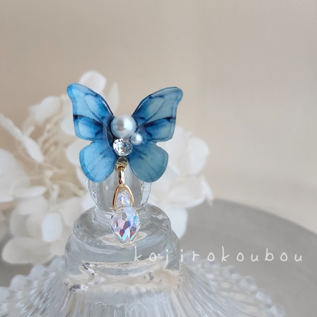 浅縹色 蝶のイヤーカフ