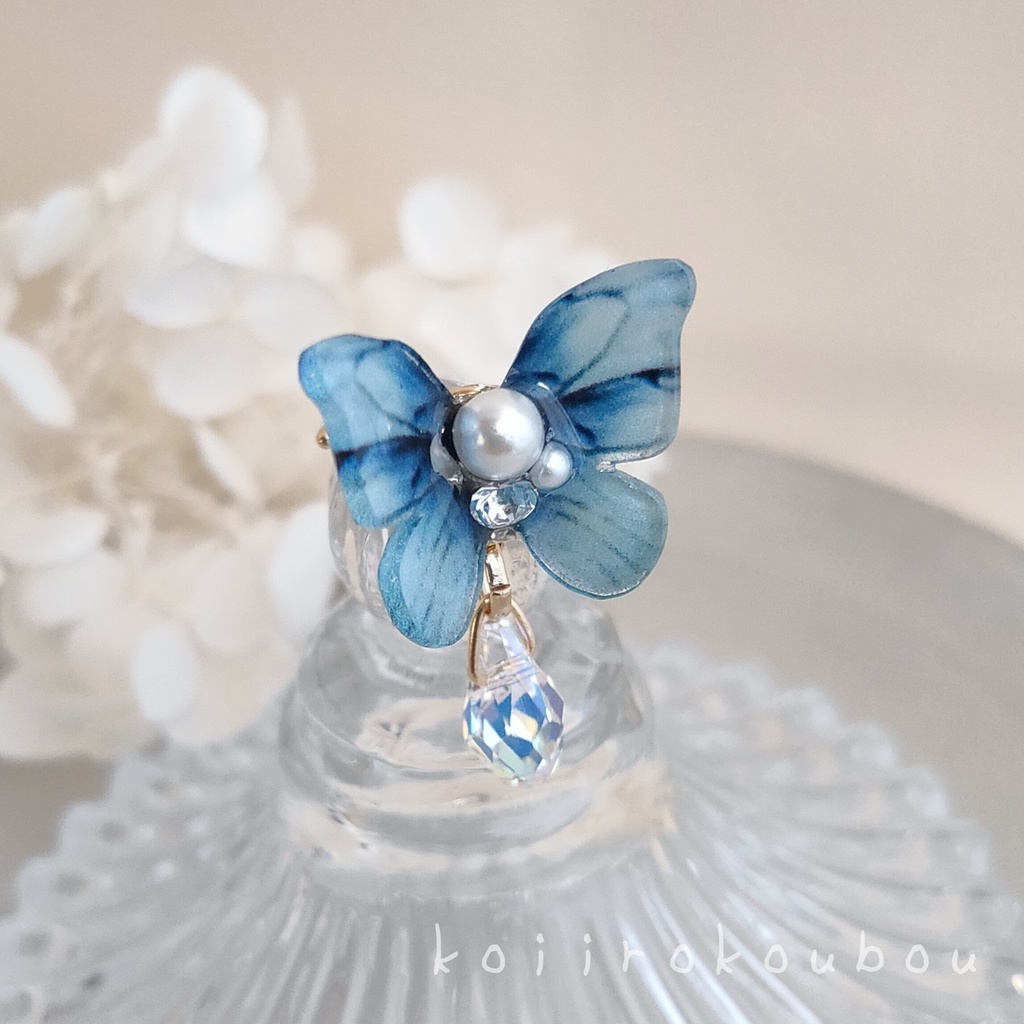 浅縹色 蝶のイヤーカフ