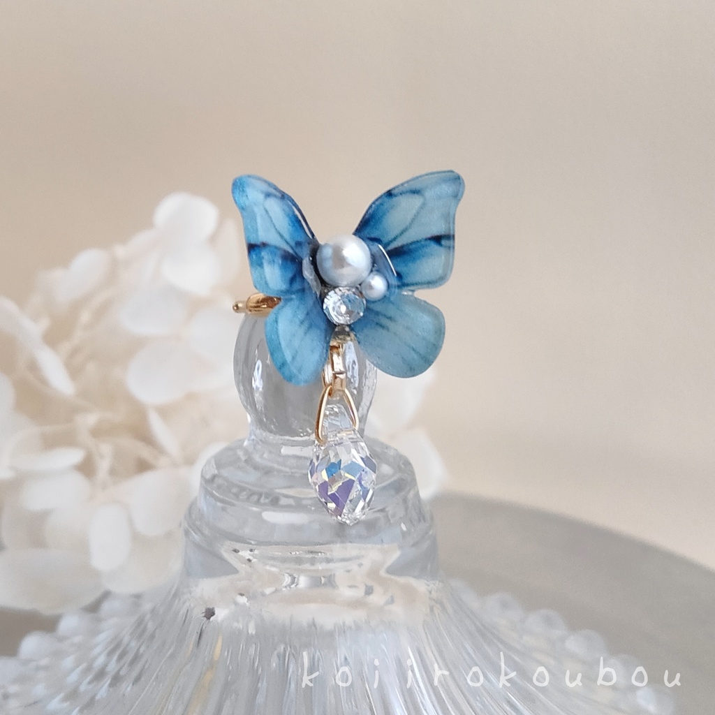 浅縹色 蝶のイヤーカフ