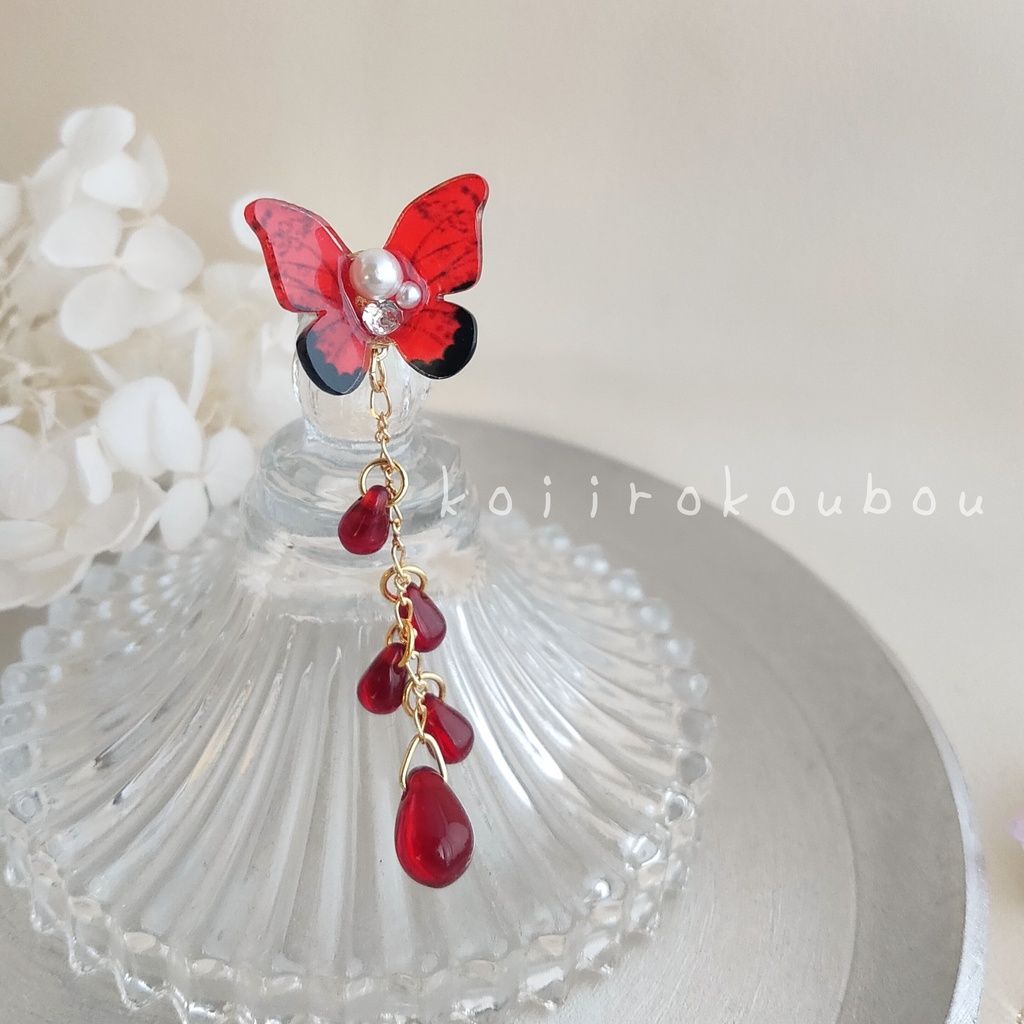 紅緋 蝶のイヤーカフ
