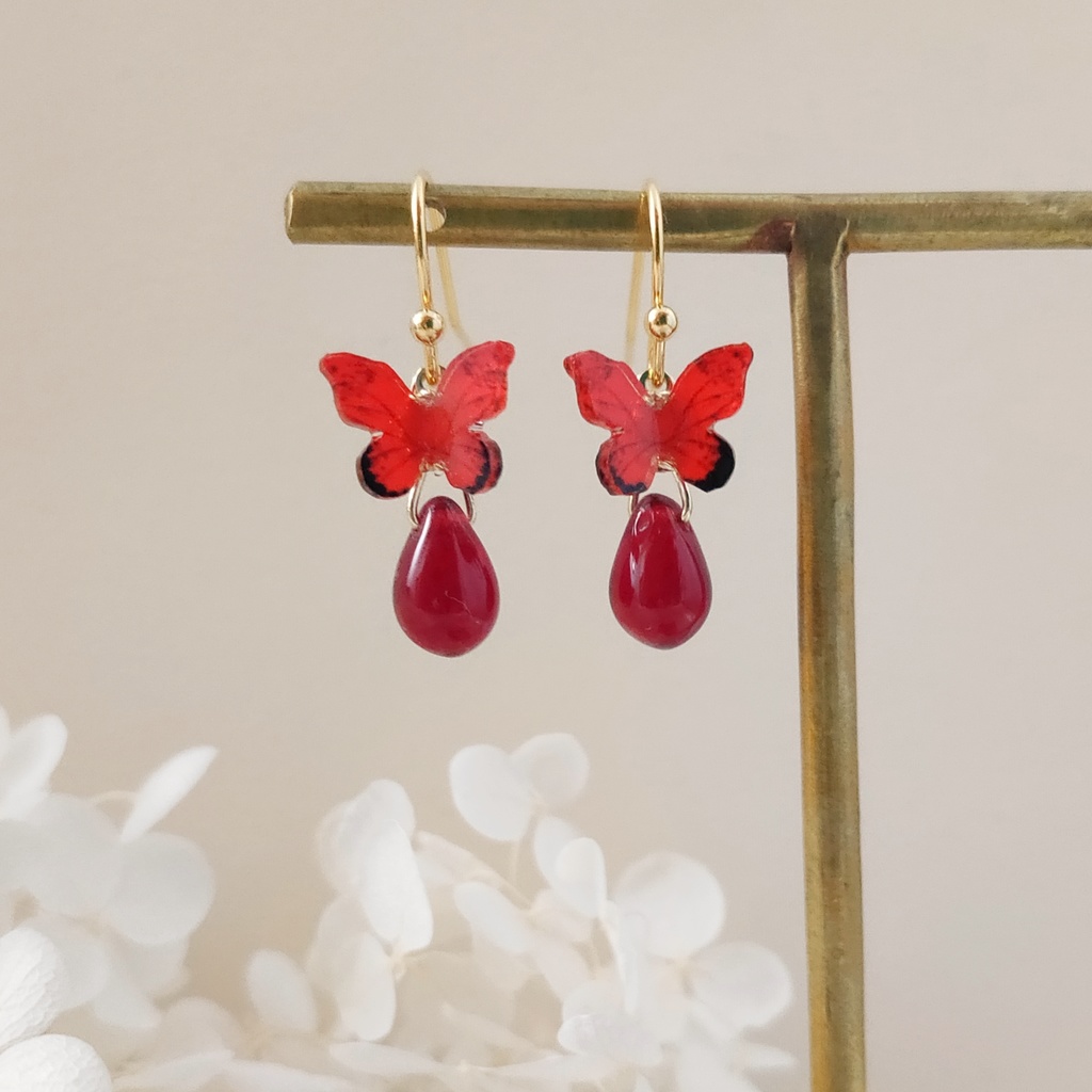 紅緋 蝶のドロップピアス