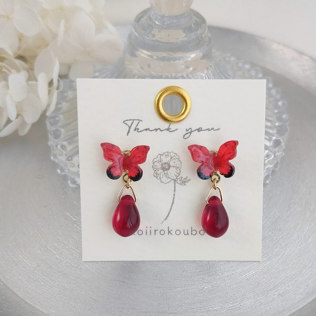 紅緋 蝶のドロップピアス