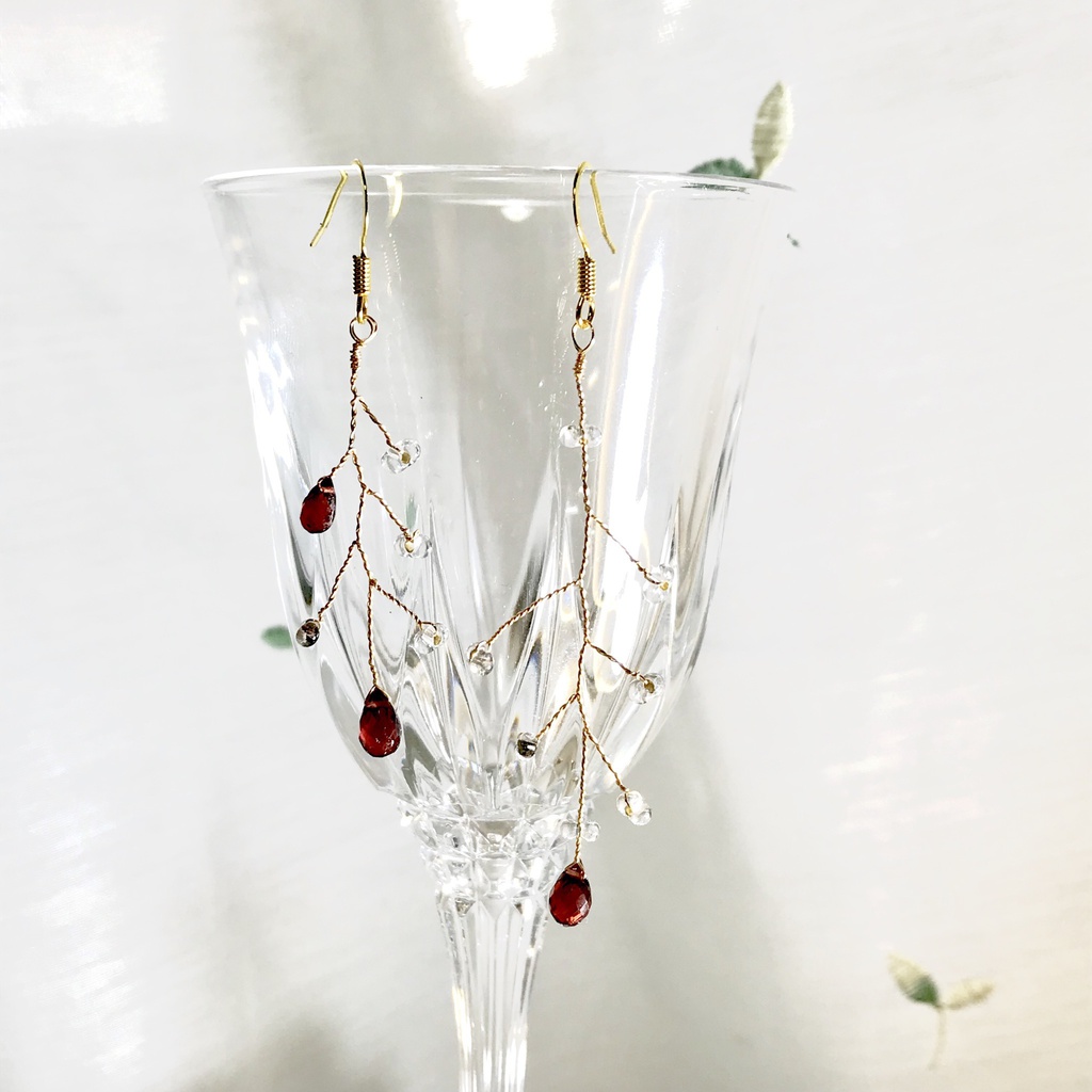 音駒カラー 小枝のガーネットピアスorイヤリング