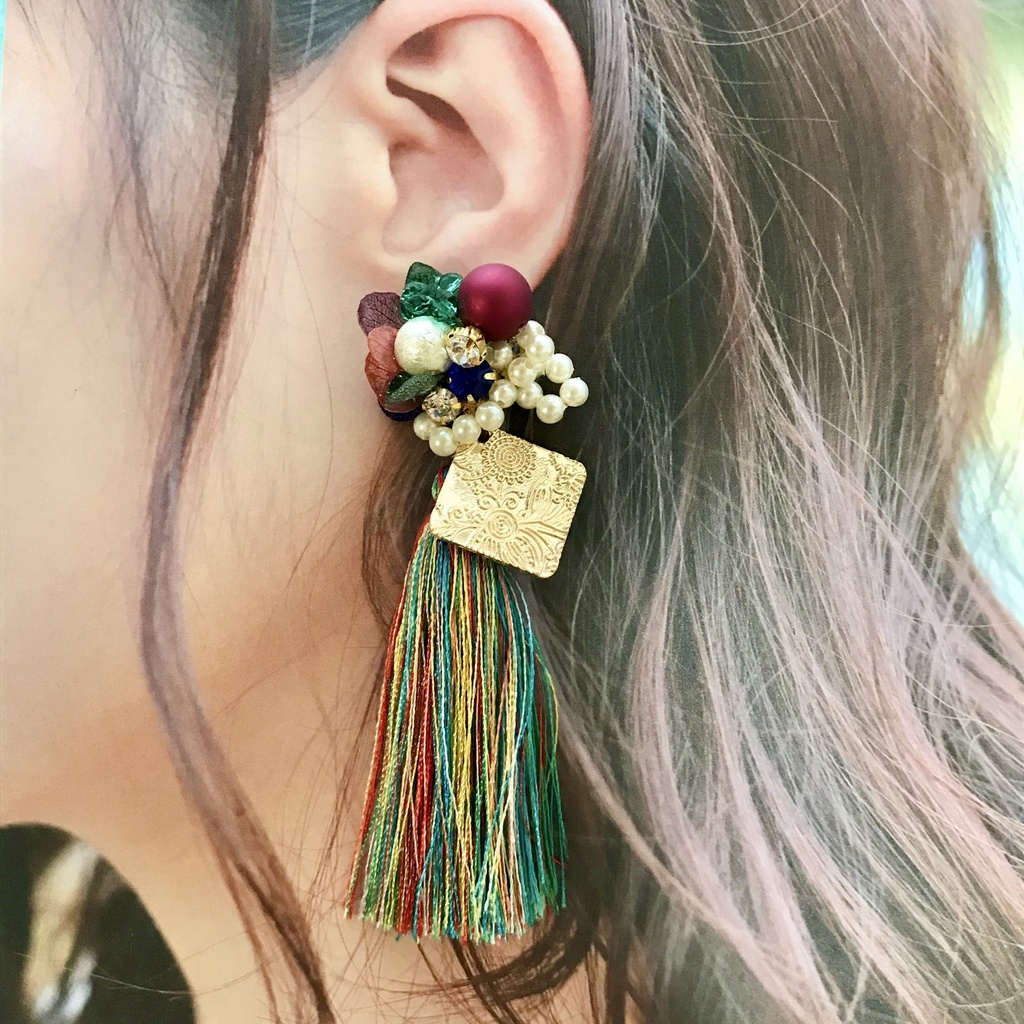 カラフル キラキラタッセル ピアスorイヤリング