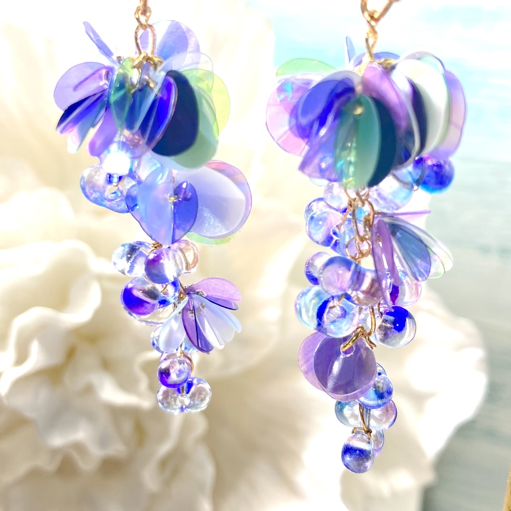 雨上がりの紫陽花 ファルファーレとスパンコール ピアス / イヤリング