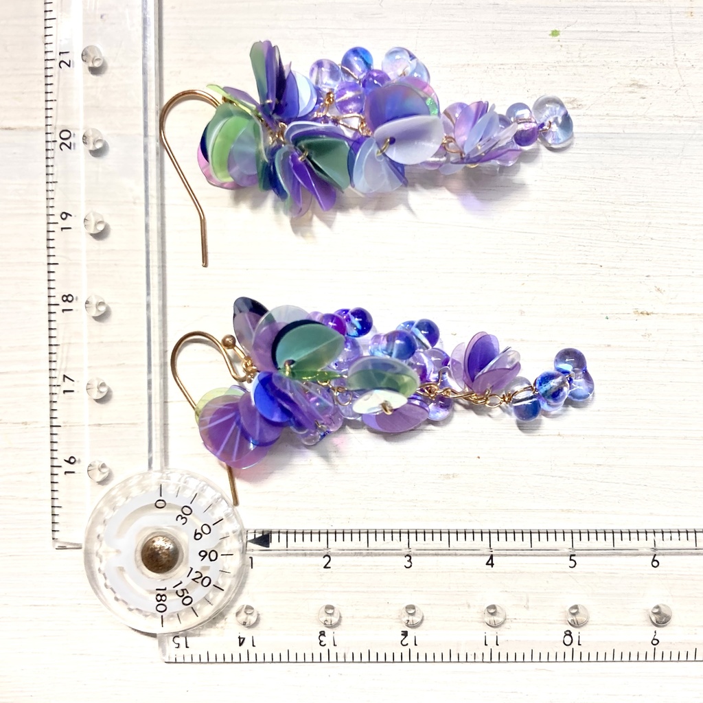 雨上がりの紫陽花 ファルファーレとスパンコール ピアス / イヤリング