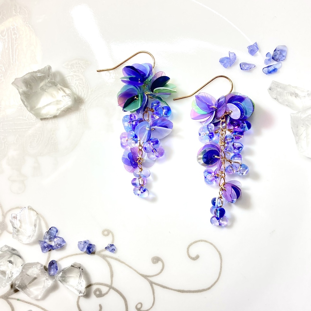 雨上がりの紫陽花 ファルファーレとスパンコール ピアス / イヤリング
