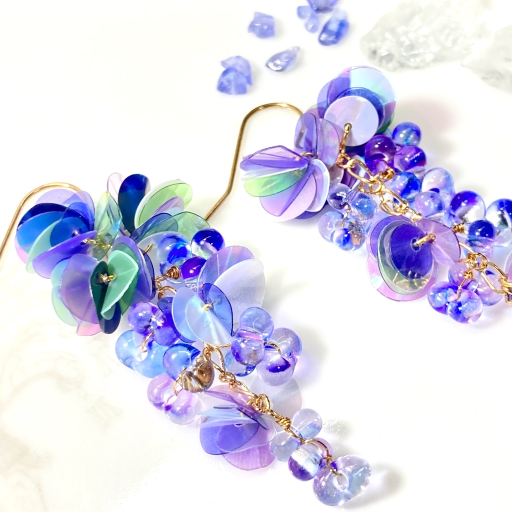 雨上がりの紫陽花 ファルファーレとスパンコール ピアス / イヤリング