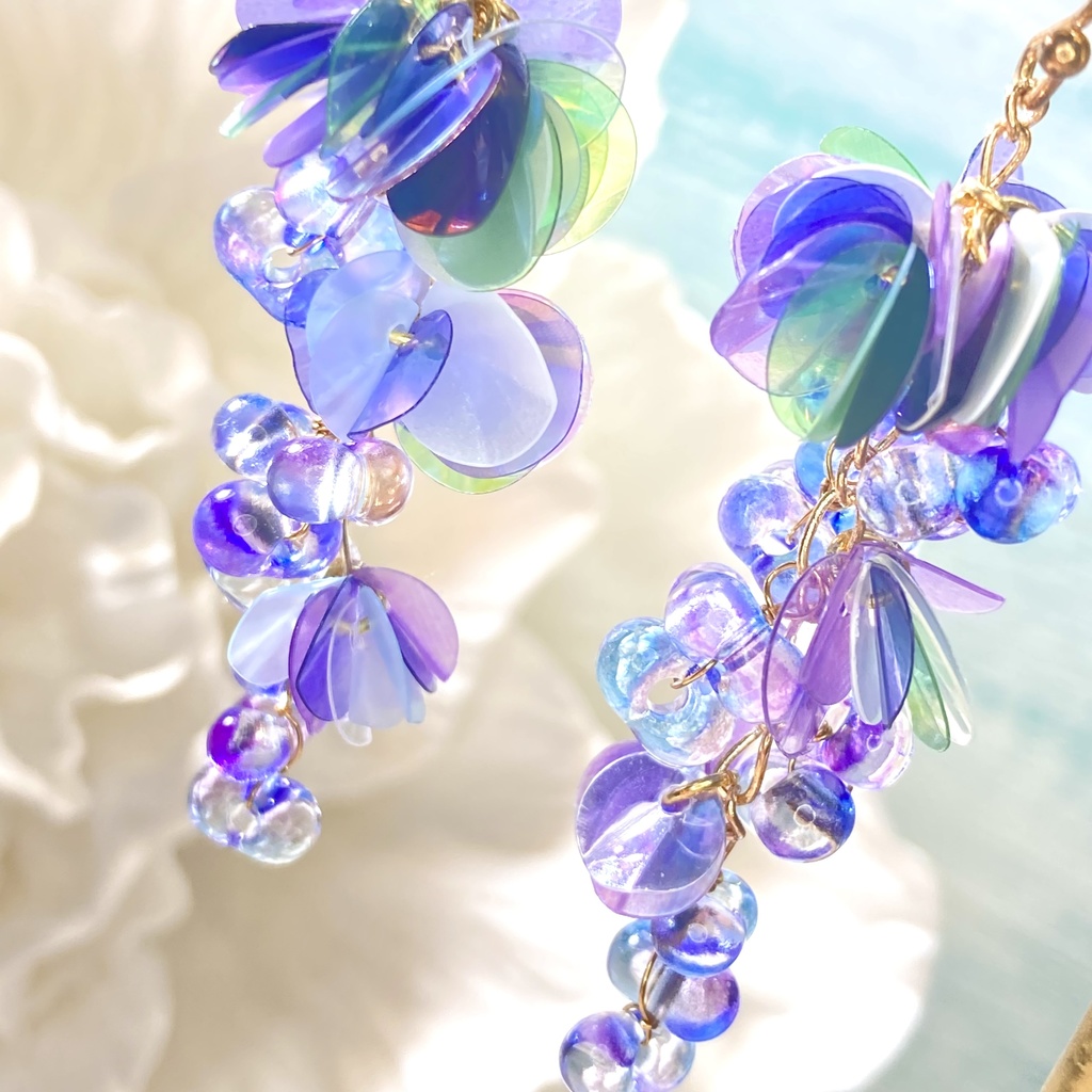 雨上がりの紫陽花 ファルファーレとスパンコール ピアス / イヤリング
