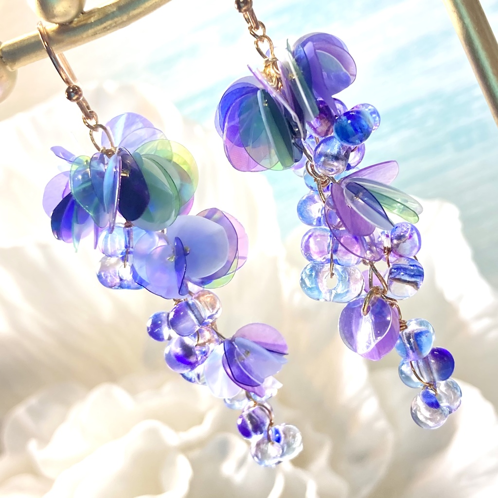 雨上がりの紫陽花 ファルファーレとスパンコール ピアス / イヤリング