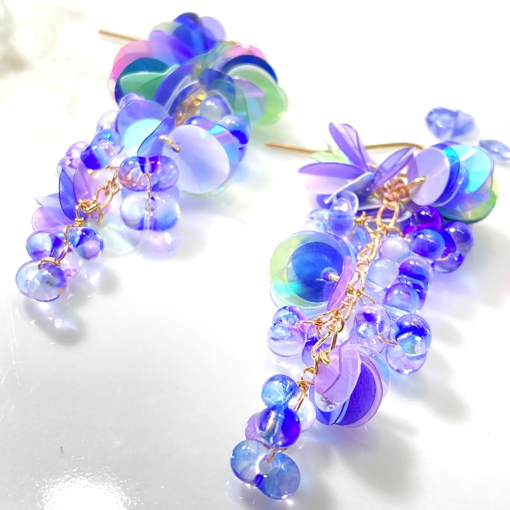 雨上がりの紫陽花 ファルファーレとスパンコール ピアス / イヤリング