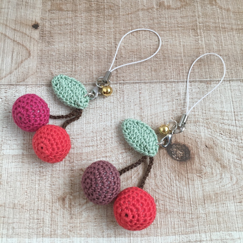 \New!/\大人気!選べる/二色さくらんぼ|さりげない可愛さを鞄に♡プレゼントに♡鈴付きストラップ|ボールチェーン