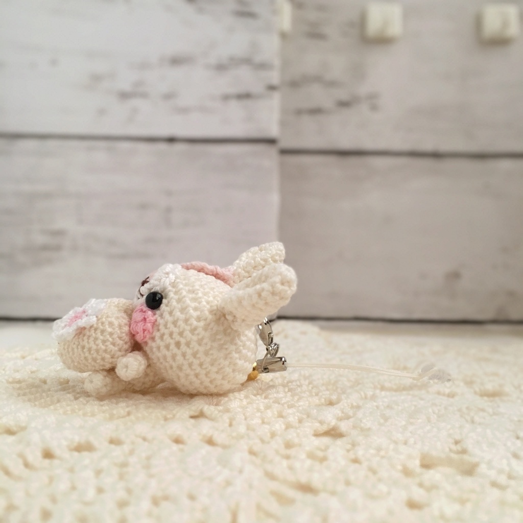 【受注生産】ホワイトウエディング女の子うさぎさん*鈴付きイヤホンジャックストラップ