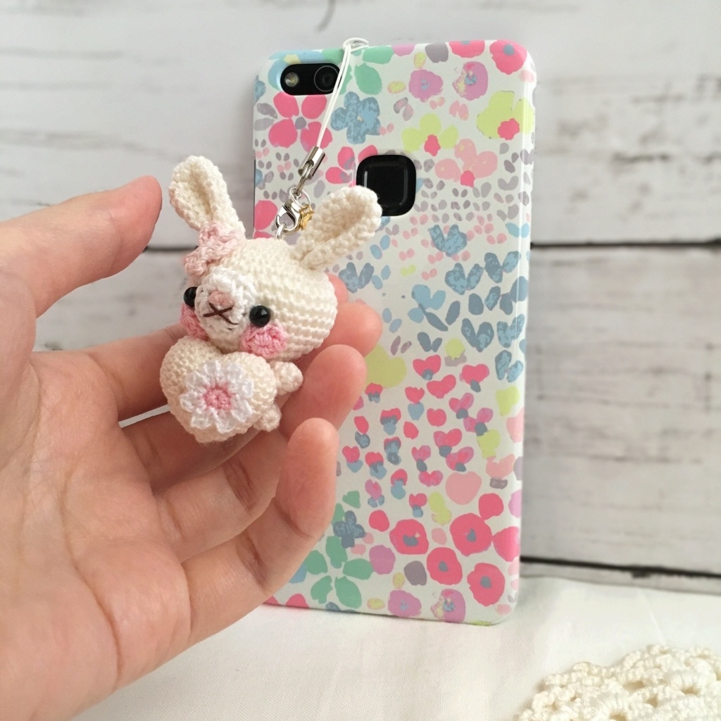 【受注生産】ホワイトウエディング女の子うさぎさん*鈴付きイヤホンジャックストラップ