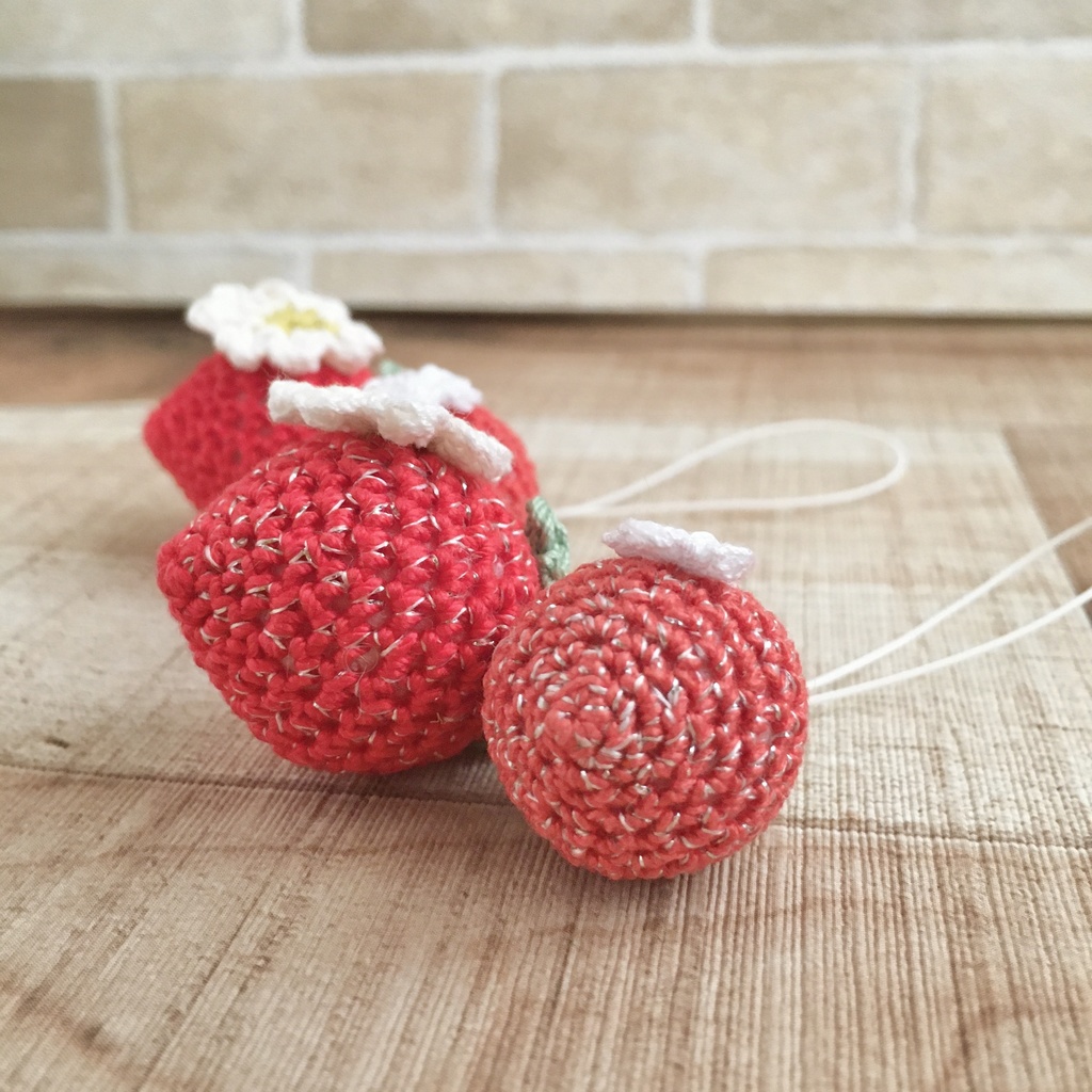 \New!/イチゴ好きさんへ♪\一番人気!/赤イチゴ・鈴付きイヤホンジャック|ストラップ|ボールチェーン