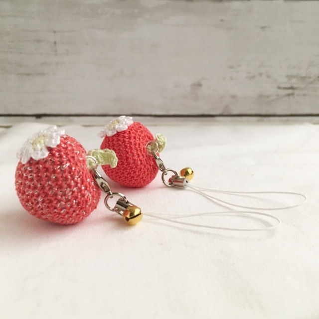 ラメ入り・ラメなし/赤りんご あみぐるみ鈴付きストラップ