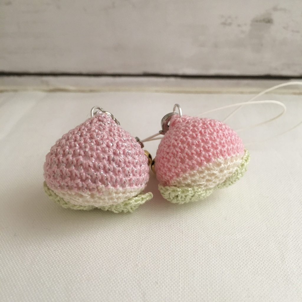 ラメあり&なし/ピンク色・桃 鈴付きストラップ