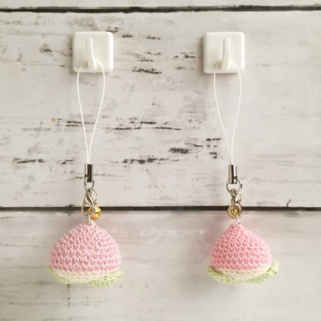 ラメあり&なし/ピンク色・桃 鈴付きストラップ