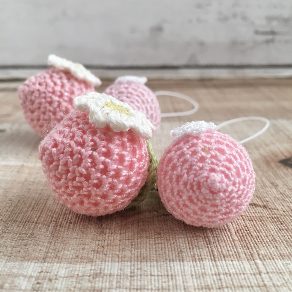 \New!/イチゴ好きさんへ♪ピンクイチゴ・鈴付きイヤホンジャック│ストラップ│ボールチェーン