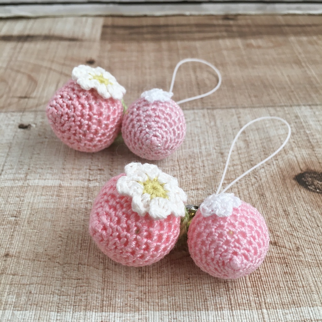 \New!/イチゴ好きさんへ♪ピンクイチゴ・鈴付きイヤホンジャック│ストラップ│ボールチェーン