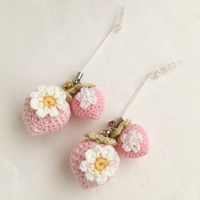 【受注生産】ピンクイチゴ・鈴付きイヤホンジャックストラップ