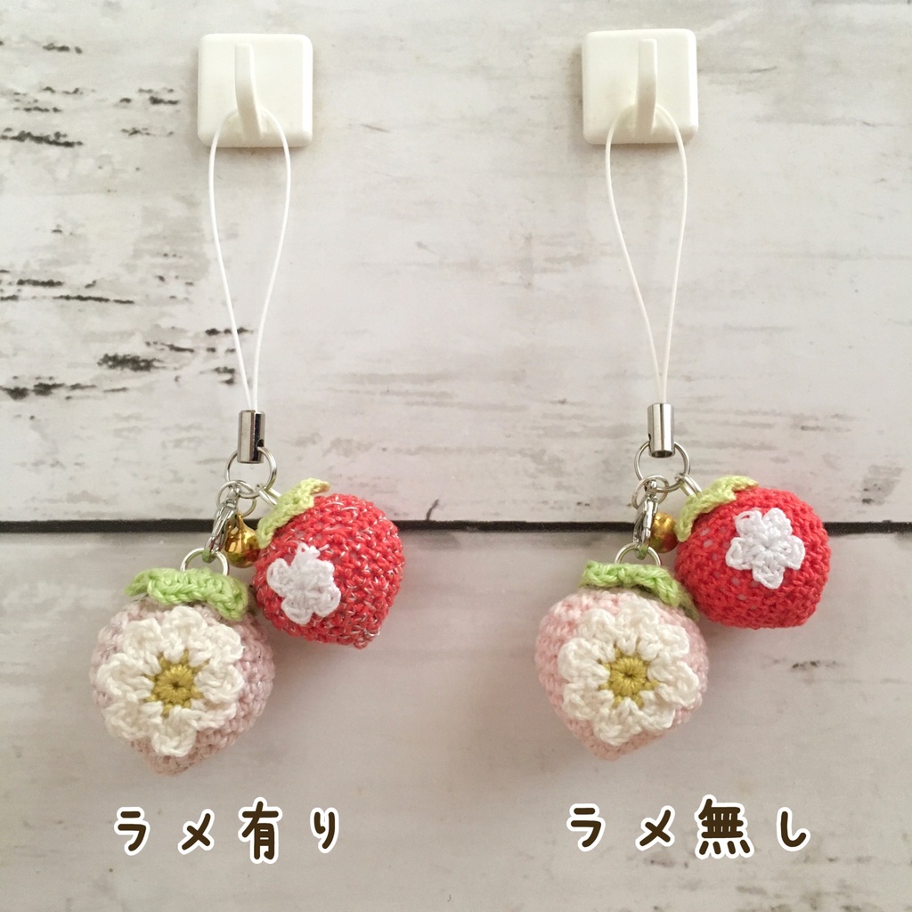 \New!/イチゴ好きさんへ♪淡ピンク色×赤色イチゴ・鈴付きイヤホンジャック|ストラップ|ボールチェーン