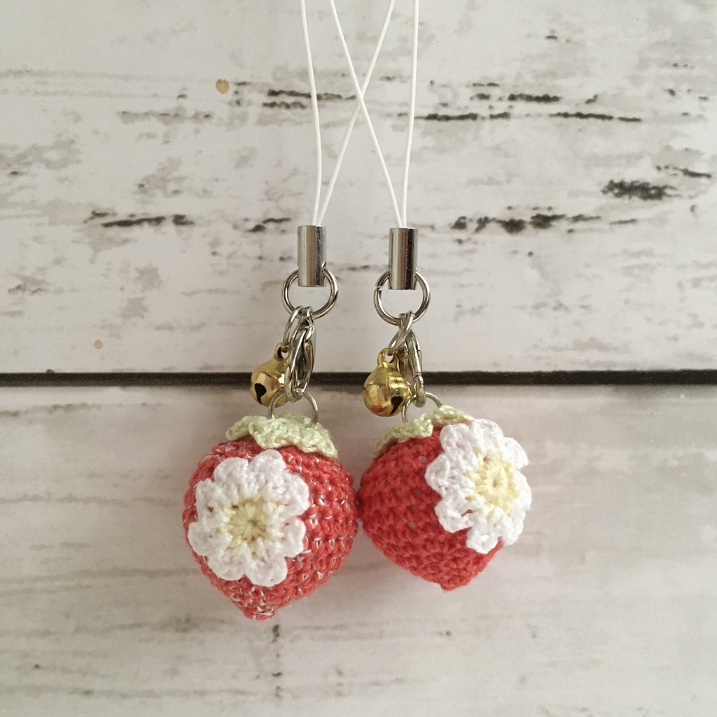 ミニサイズ!ラメ有&無し・一粒赤イチゴストラップ*鈴付