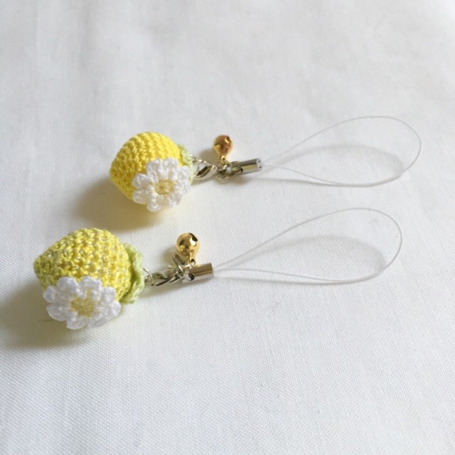 【受注生産】ミニサイズ!ラメ有&無し・一粒黄色イチゴストラップ*鈴付