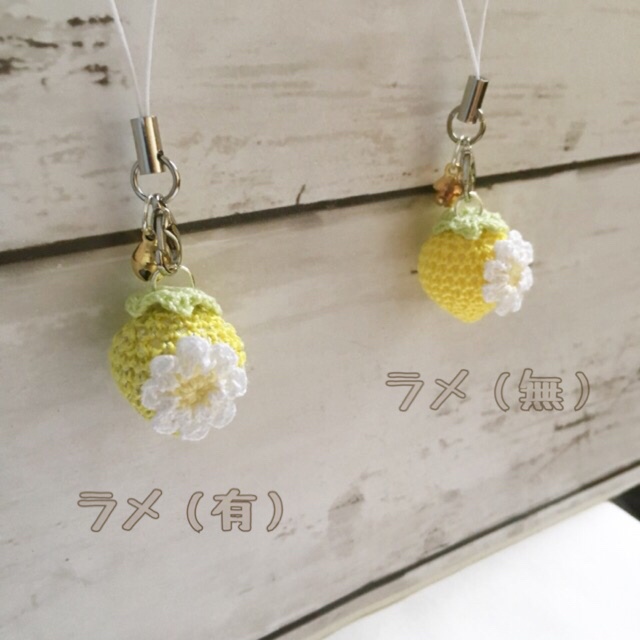 【受注生産】ミニサイズ!ラメ有&無し・一粒黄色イチゴストラップ*鈴付
