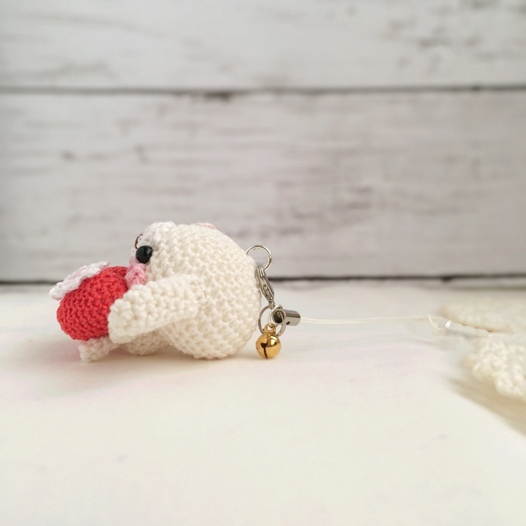 【受注生産】赤色ハート・白色ロップイヤーうさぎさん*鈴付きイヤホンジャックストラップ