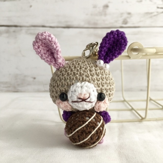 【受注生産】チョコレート・パープル&グレー系うさぎさん*鈴付きイヤホンジャックストラップ