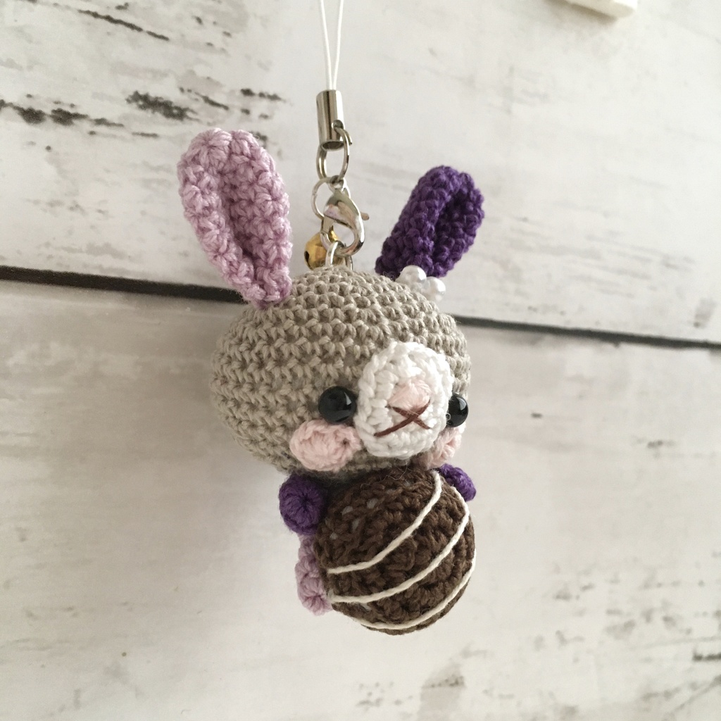 【受注生産】チョコレート・パープル&グレー系うさぎさん*鈴付きイヤホンジャックストラップ