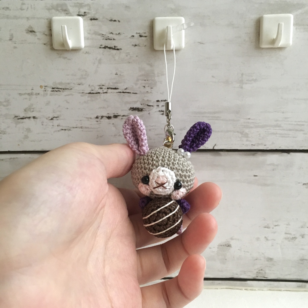 【受注生産】チョコレート・パープル&グレー系うさぎさん*鈴付きイヤホンジャックストラップ